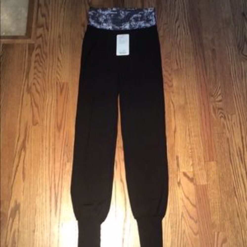 Lululemon Black Stir Up Pant - Size 4 - Picture 3 of 6